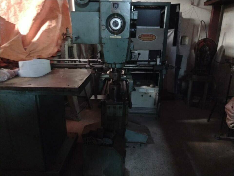 Industria de Peças, Plásticos e afins com Galpão