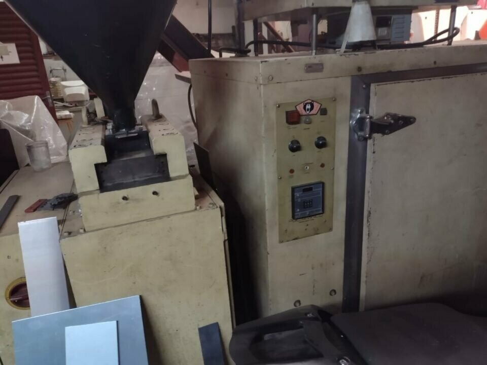 Industria de Peças, Plásticos e afins com Galpão