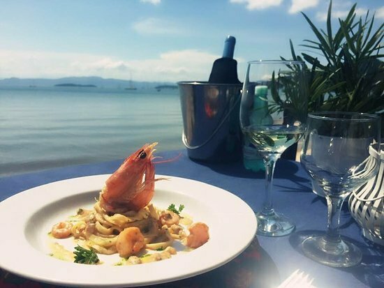 Vendo lindo restaurante pé na areia