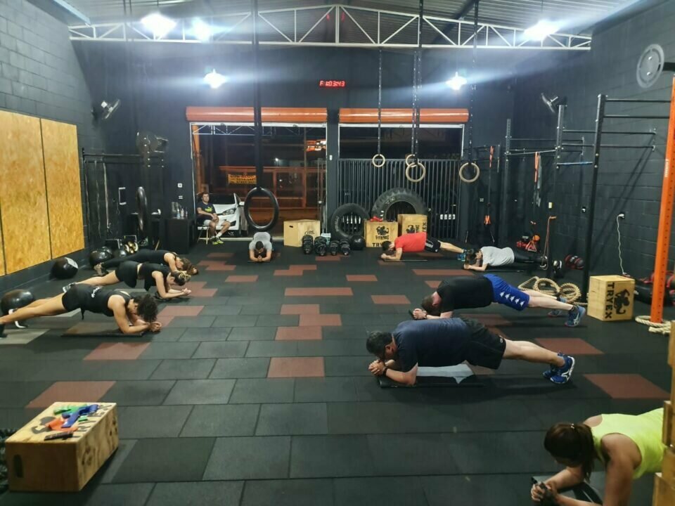 Academia de Cross Training Completa e Funcionando