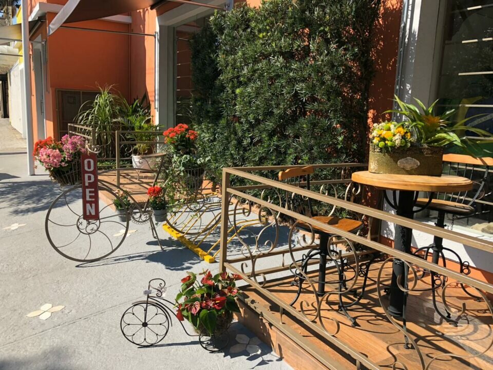 Café e floricultura
