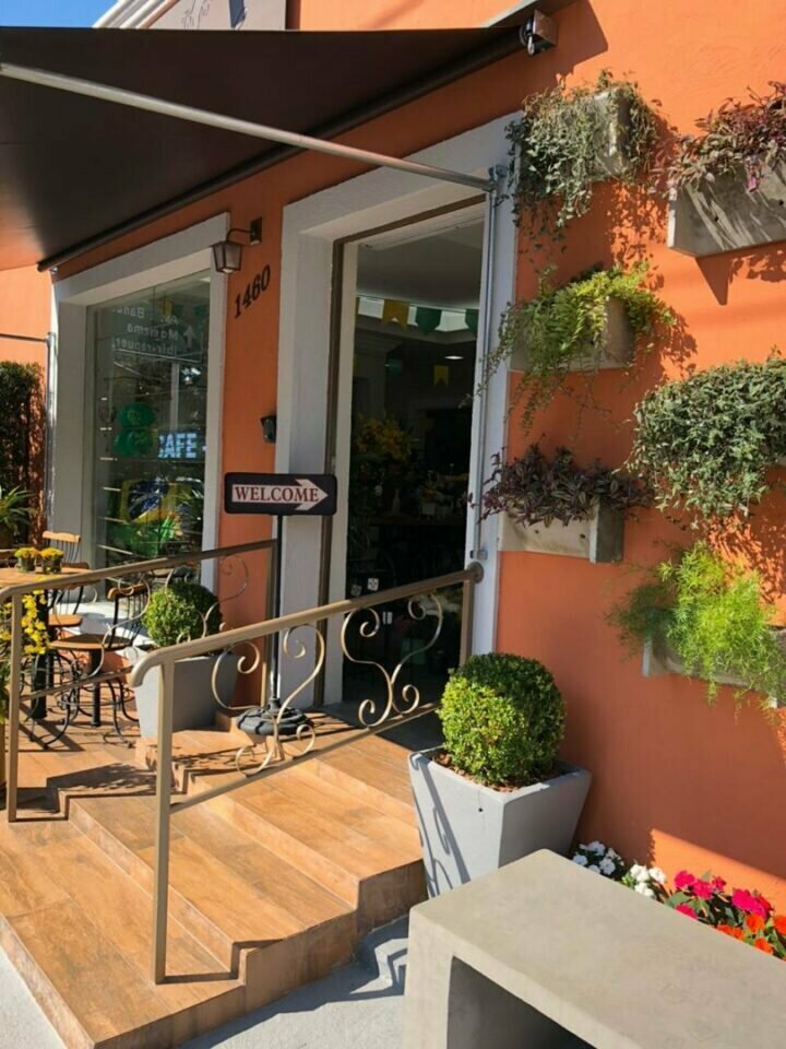 Café e floricultura