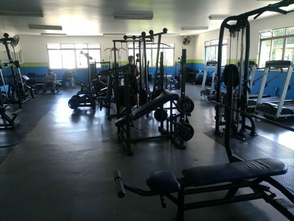 VENDO ACADEMIA DE MUSCULAÇÃO E LUTAS COMPLETA