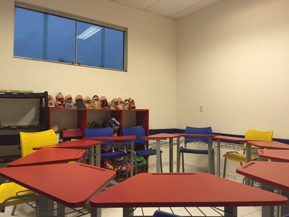 ESCOLA DE IDIOMAS – SP – BANDEIRA BRANCA