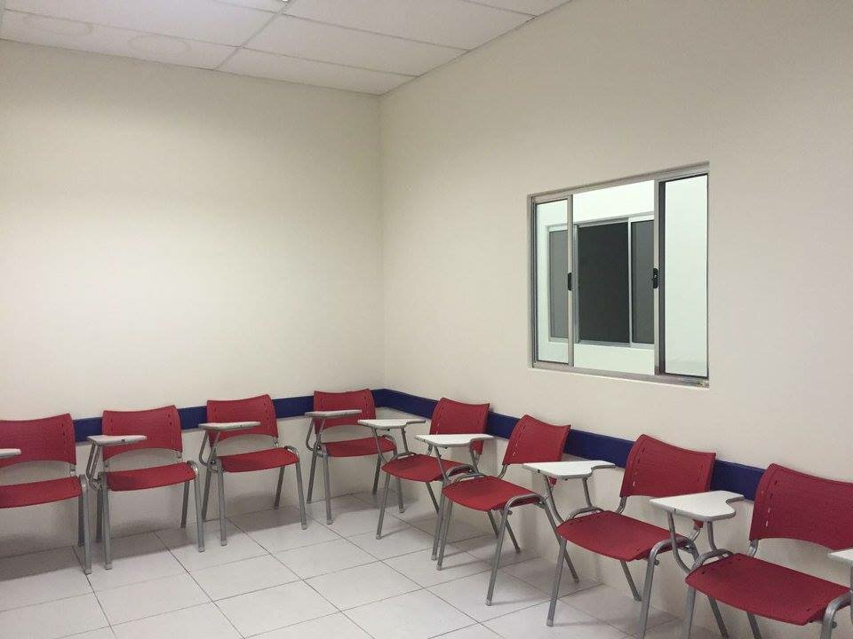 ESCOLA DE IDIOMAS – SP – BANDEIRA BRANCA