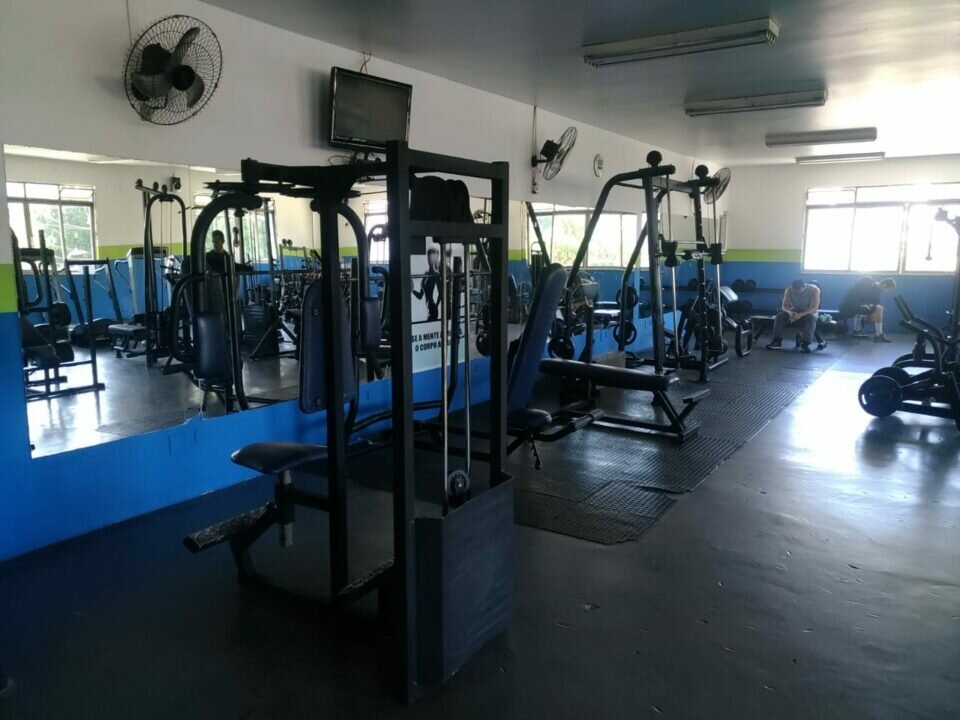 VENDO ACADEMIA DE MUSCULAÇÃO E LUTAS COMPLETA