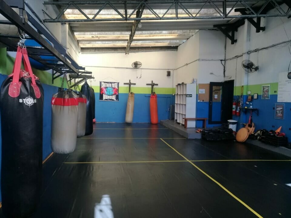 VENDO ACADEMIA DE MUSCULAÇÃO E LUTAS COMPLETA