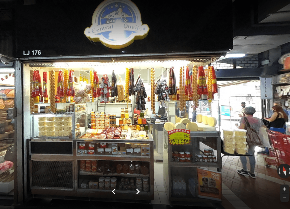 Passo ponto dentro do Mercado Central de BH