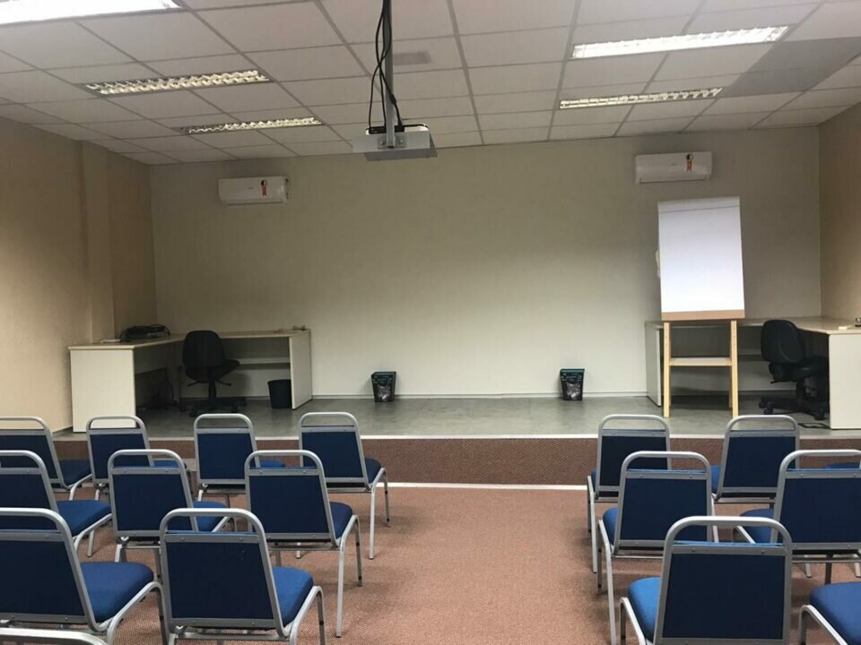 Venda ou aluguel de Galpão com estrutura completa para Empresa