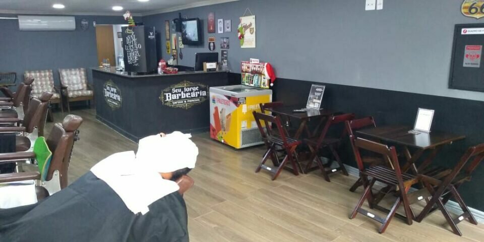 Vendo 50 daa cotas de uma barbearia