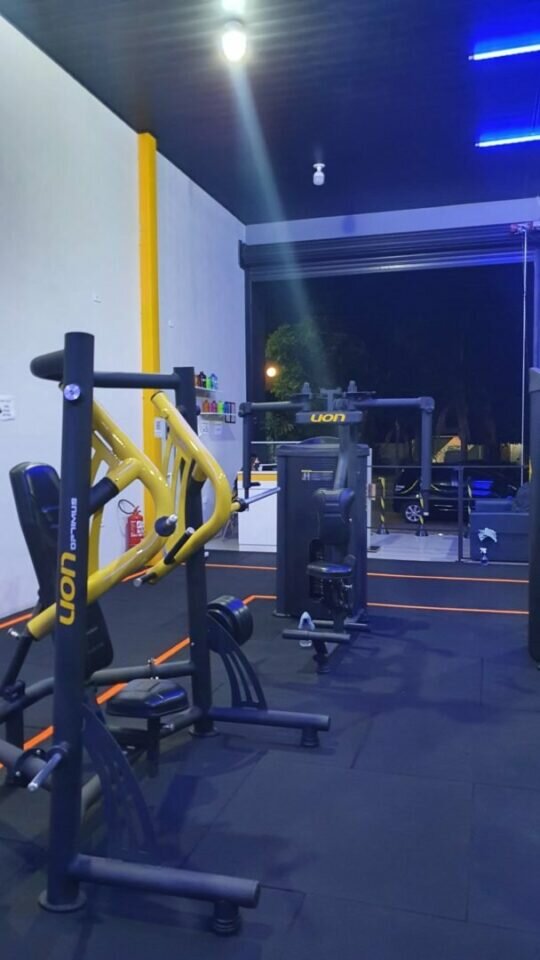 Vendo academia NOVA completa e funcionando equipamentos Lion primeira linh