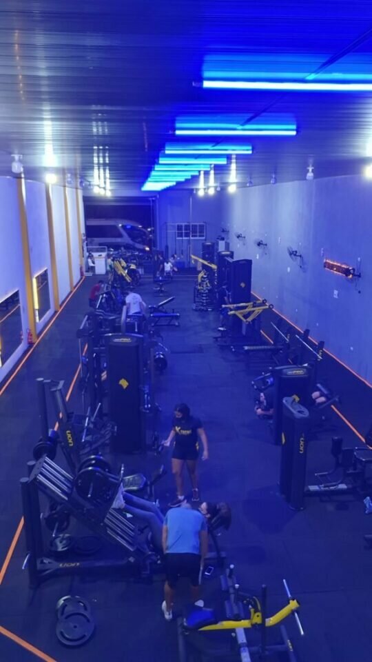Vendo academia NOVA completa e funcionando equipamentos Lion primeira linh