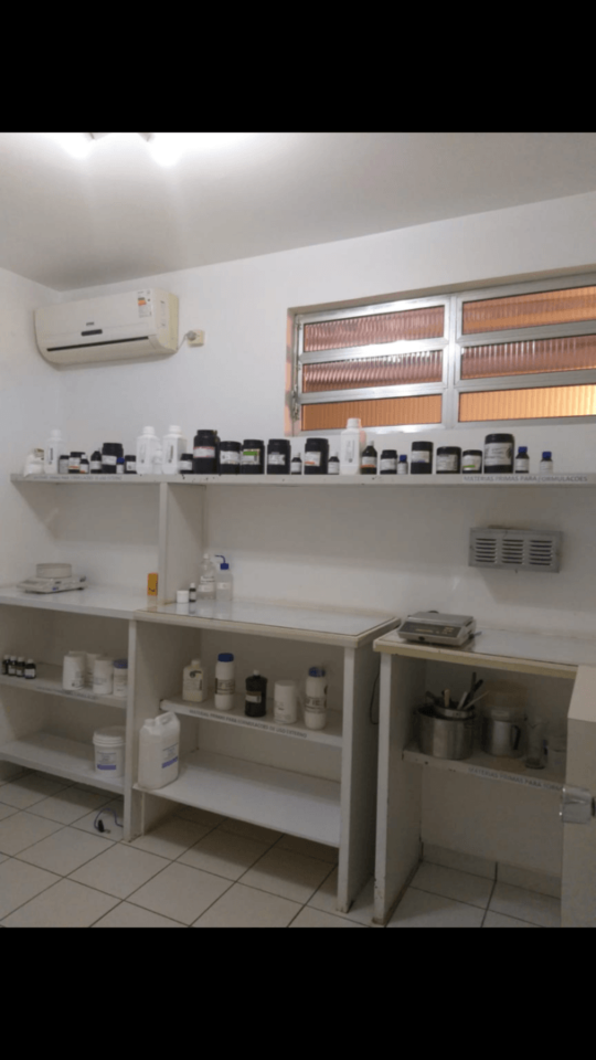 Vendo farmácia de manipulação com sociedade