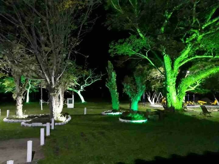 Vendo rancho com porteira fechada / ambiente de fazenda
