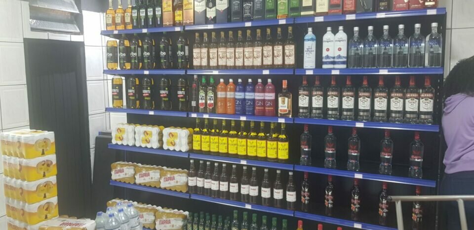 Adega e distribuidora de bebidas