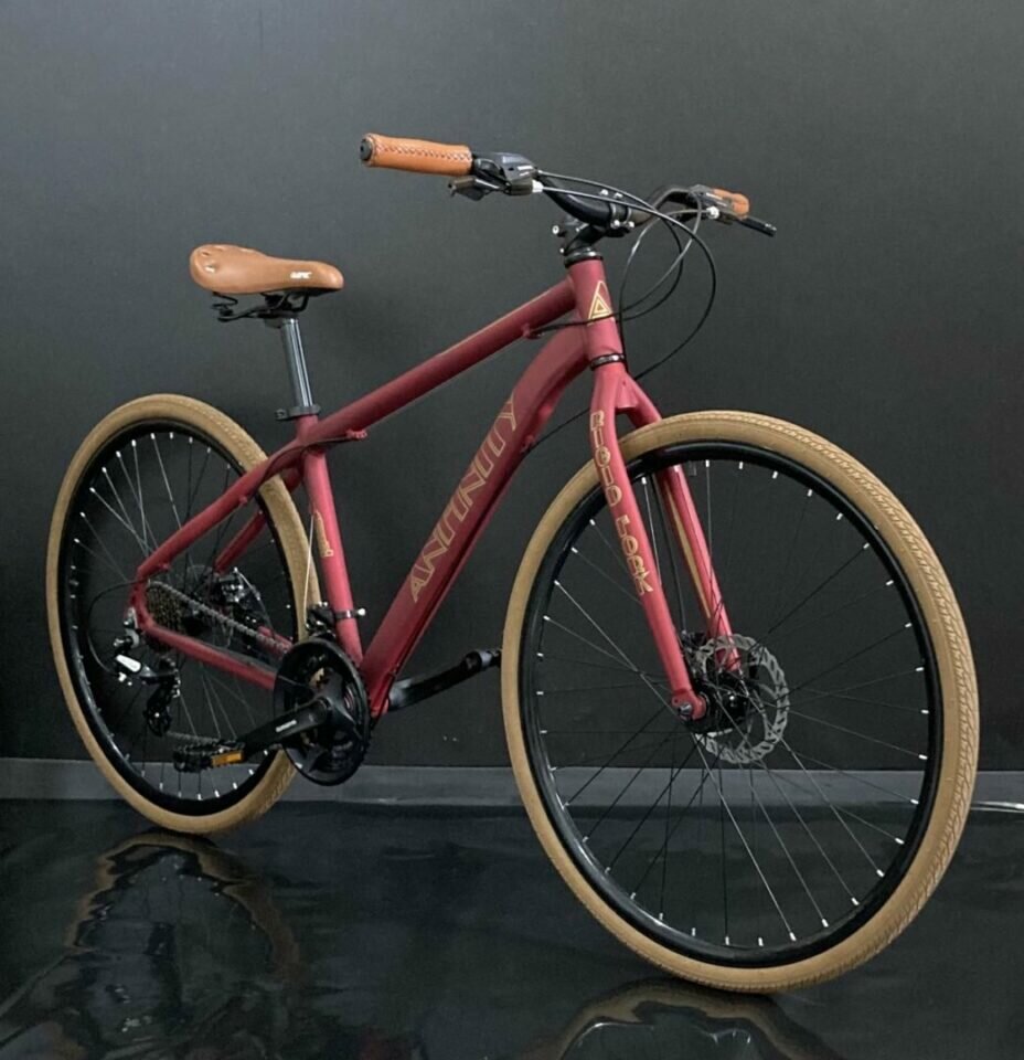 MONTADORA E LOJA DE BICICLETAS MARCA PRÓPRIA EM FUNCIONAMENTO