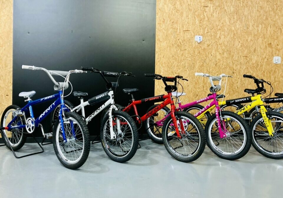 MONTADORA E LOJA DE BICICLETAS MARCA PRÓPRIA EM FUNCIONAMENTO