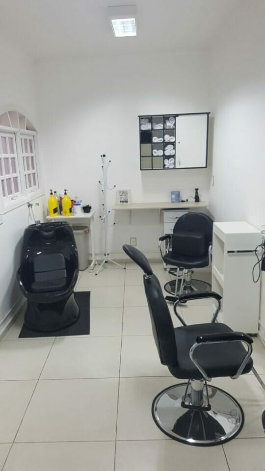 Salão de Beleza e Esmalteria – vendo ou passo ponto