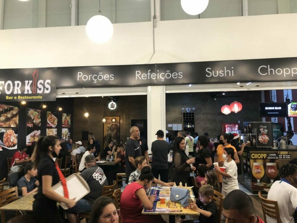 Bar e restaurante Shopping Alegria o mais movimentado da região