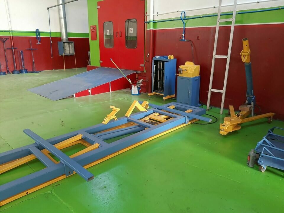 Oficina de funilaria pintura e mecânica