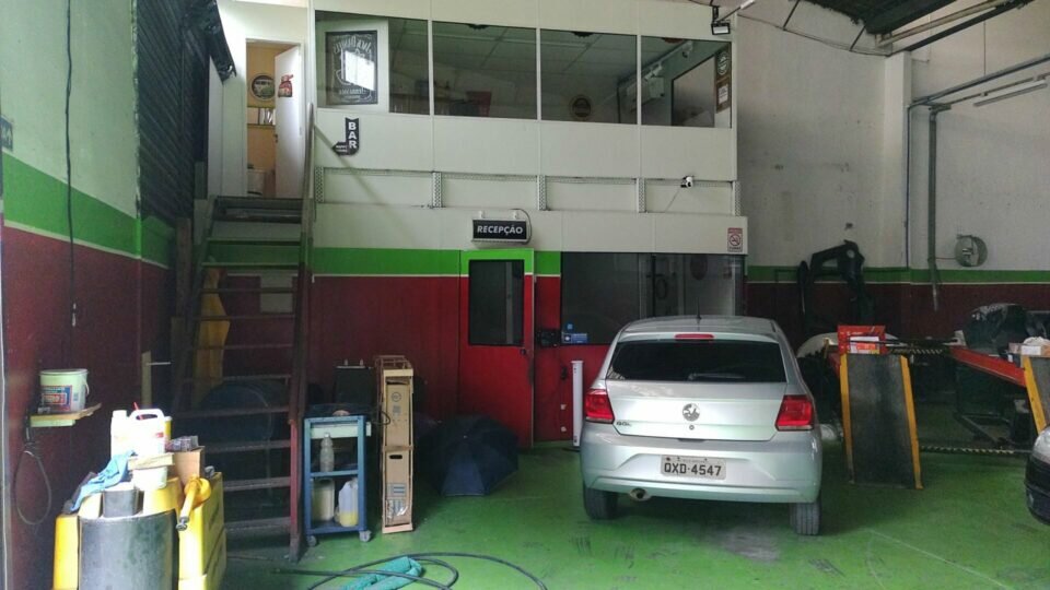 Oficina de funilaria pintura e mecânica