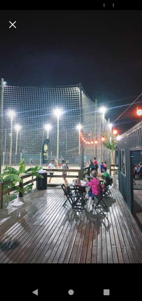 Venda de quadras de esportes e bar