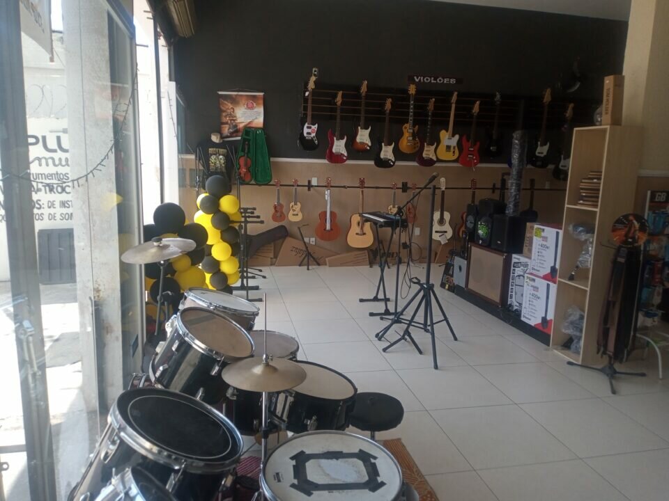 Loja instrumentos música, estúdio e escola