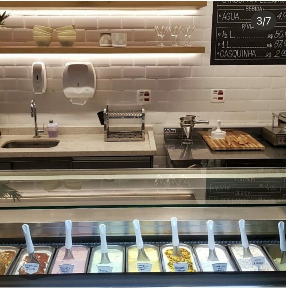 Sorveteria a venda