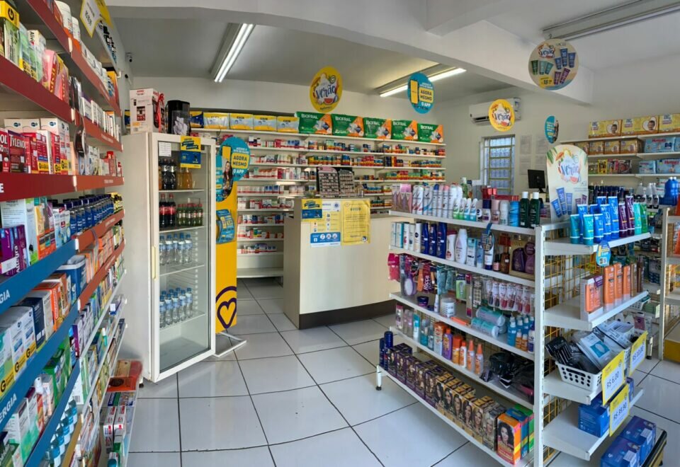Farmácia a venda na zona central de Porto Alegre