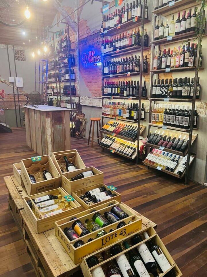 Empresa no ramo de vinhos e bebidas com E-commerce, Loja Física e Wine Bar