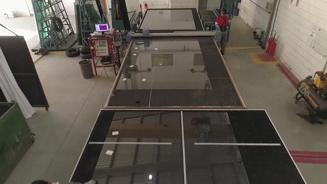 Vende-se tempera de vidros  planos com distribuidora junto