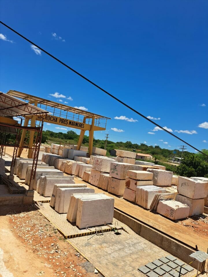 Serraria de Mármore Bege Bahia completa
