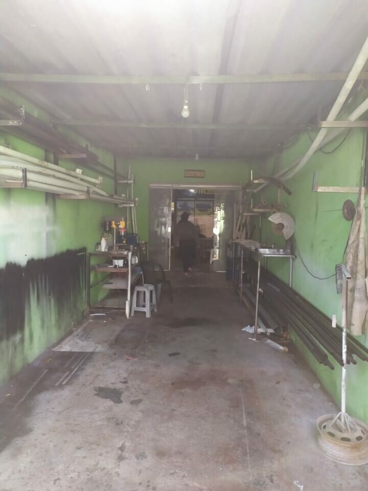 Vende-se , serralheria