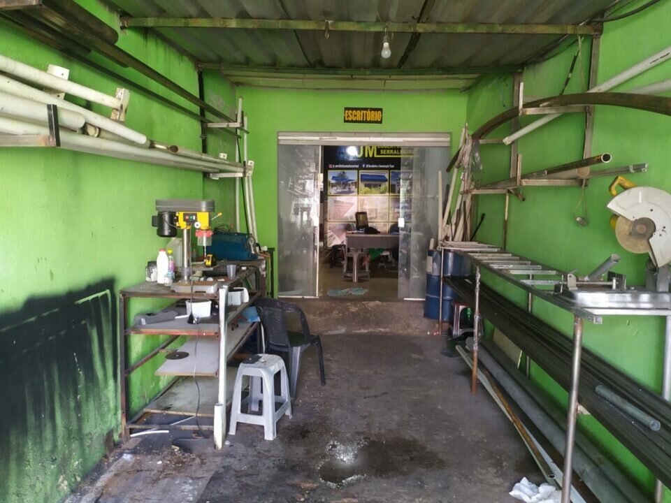 Vende-se , serralheria