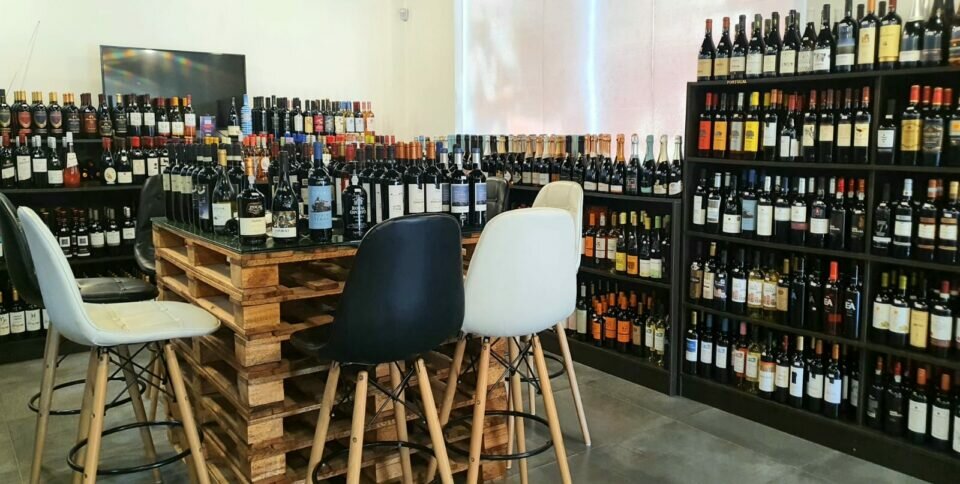 VENDO LOJA DE VINHOS E BEBIDAS
