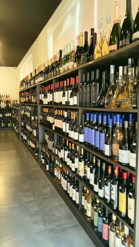 VENDO LOJA DE VINHOS E BEBIDAS
