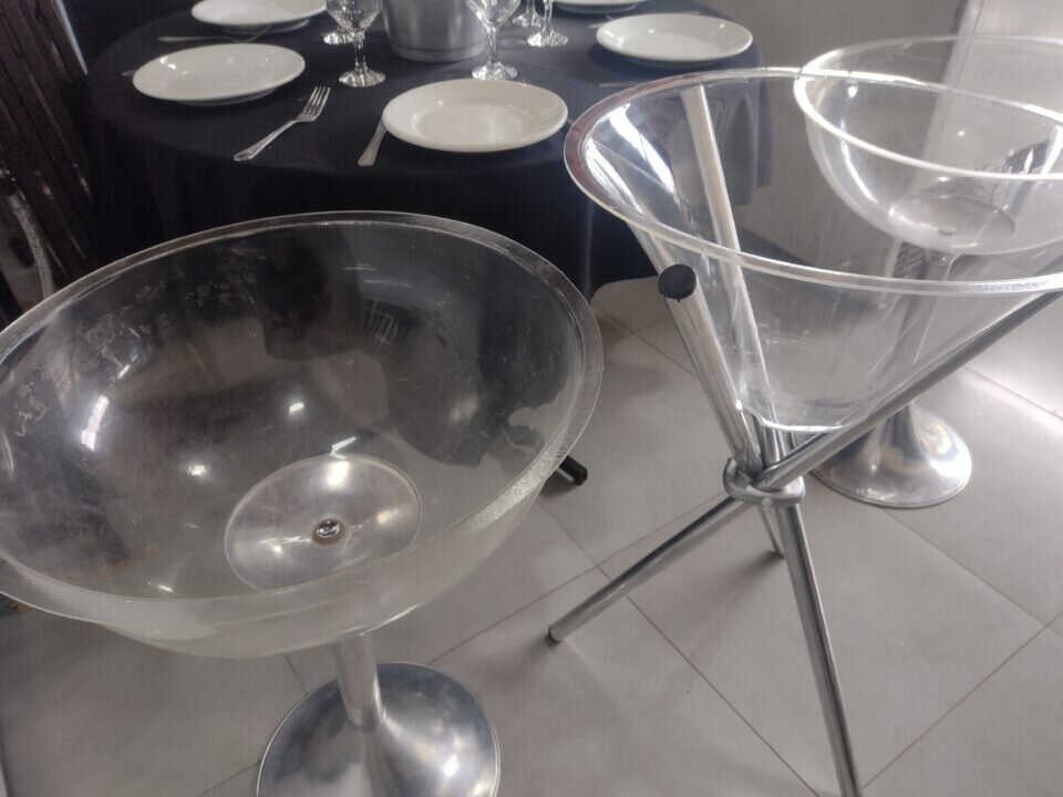 Vendo material de empresa de locação de utensílios de cozinha para festas
