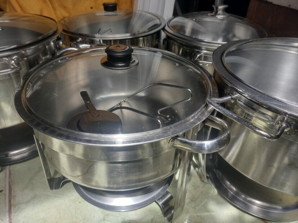 Vendo material de empresa de locação de utensílios de cozinha para festas