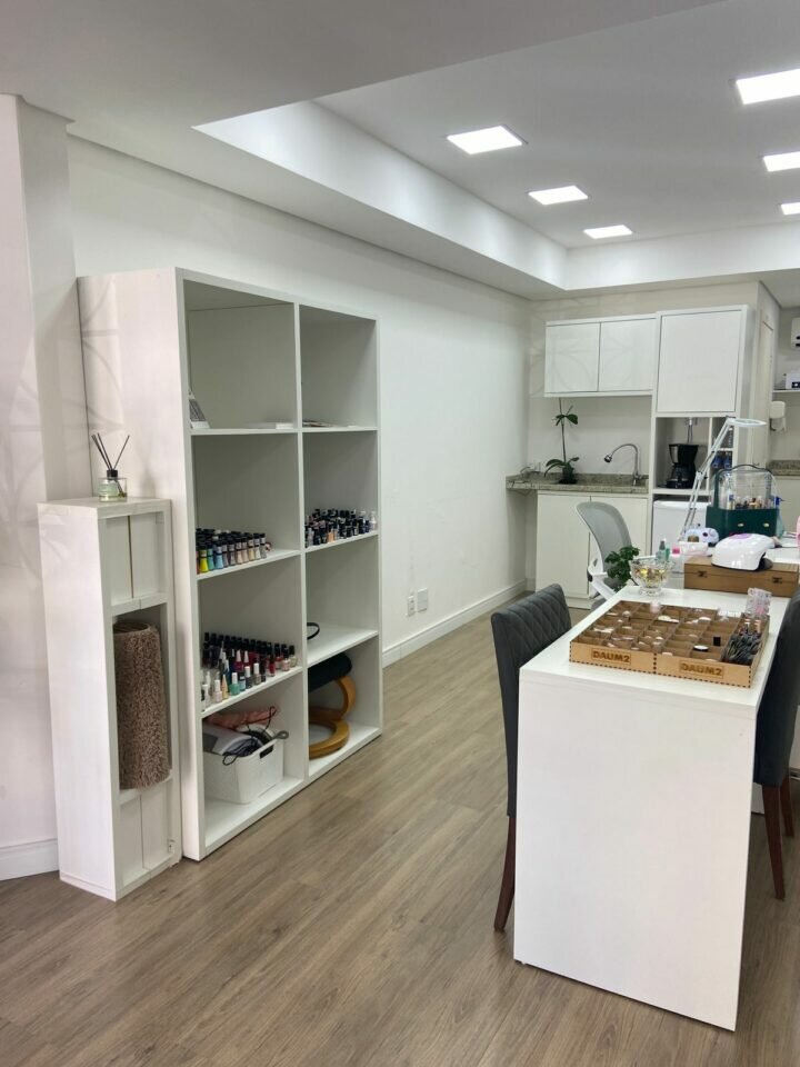 Vendo ponto comercial Salão de Designer de Unhas – Centro