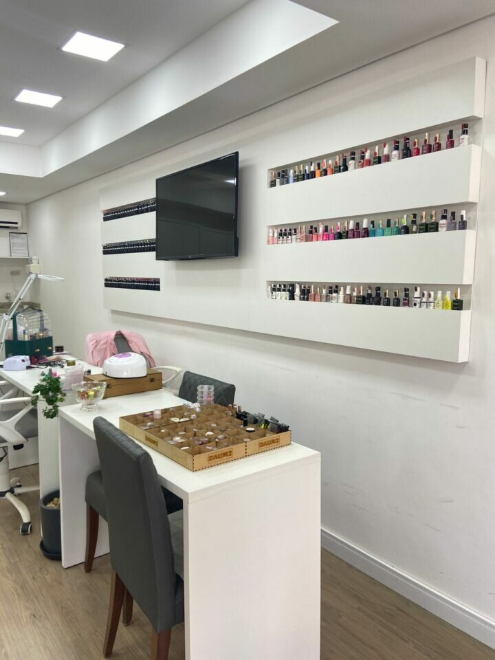Vendo ponto comercial Salão de Designer de Unhas – Centro