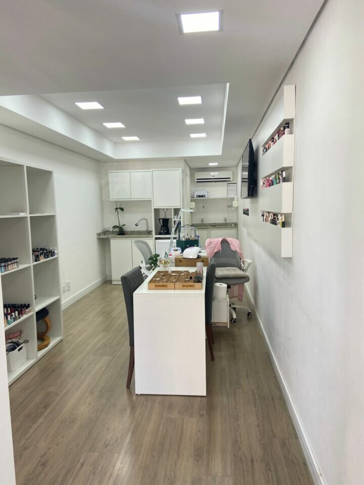 Vendo ponto comercial Salão de Designer de Unhas – Centro