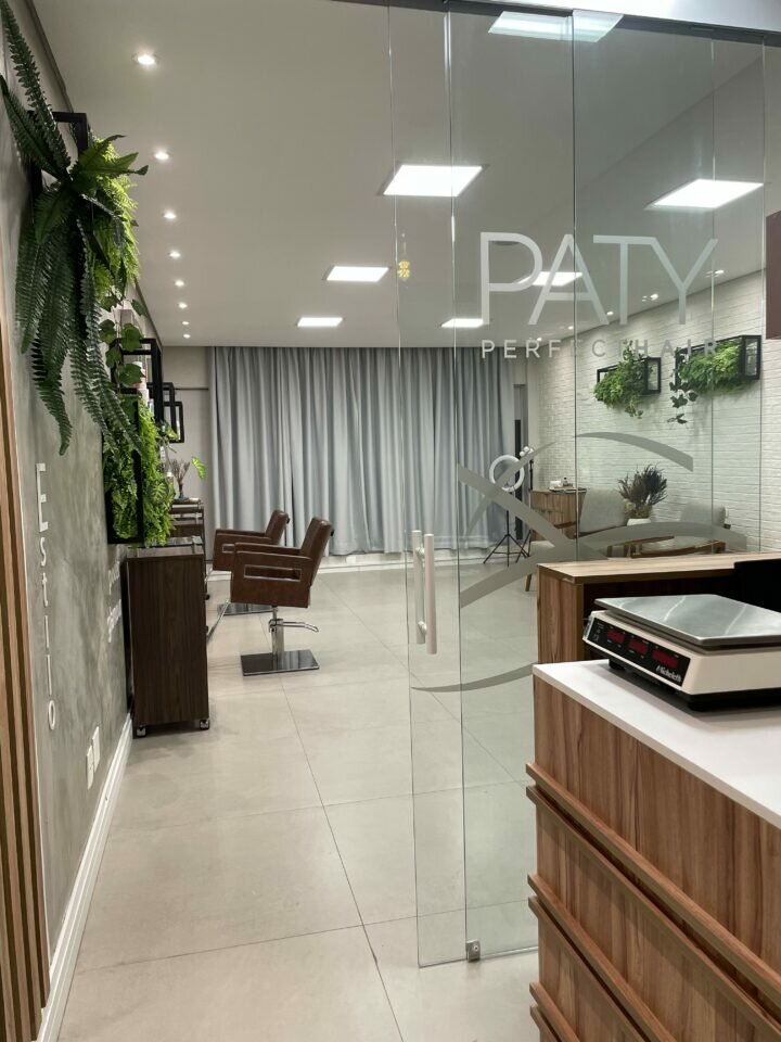Salão Completo especializado em Mega Hair Faturando