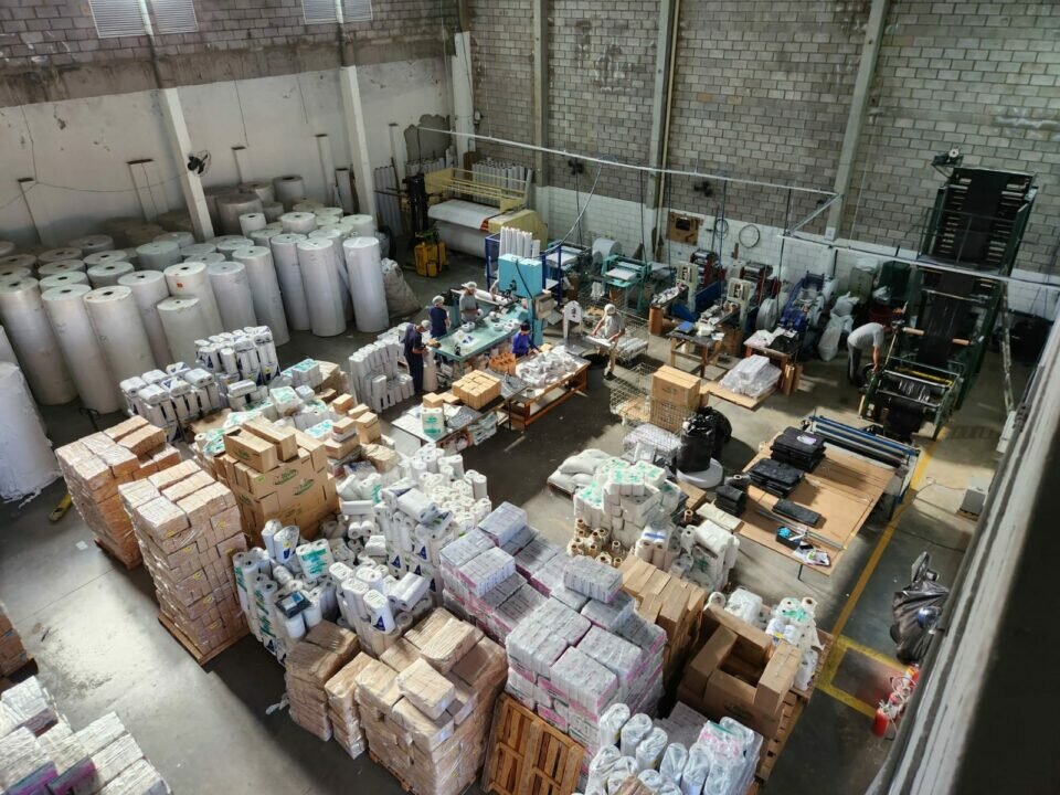 Fabricação de descartáveis de papel e sacos de lixo