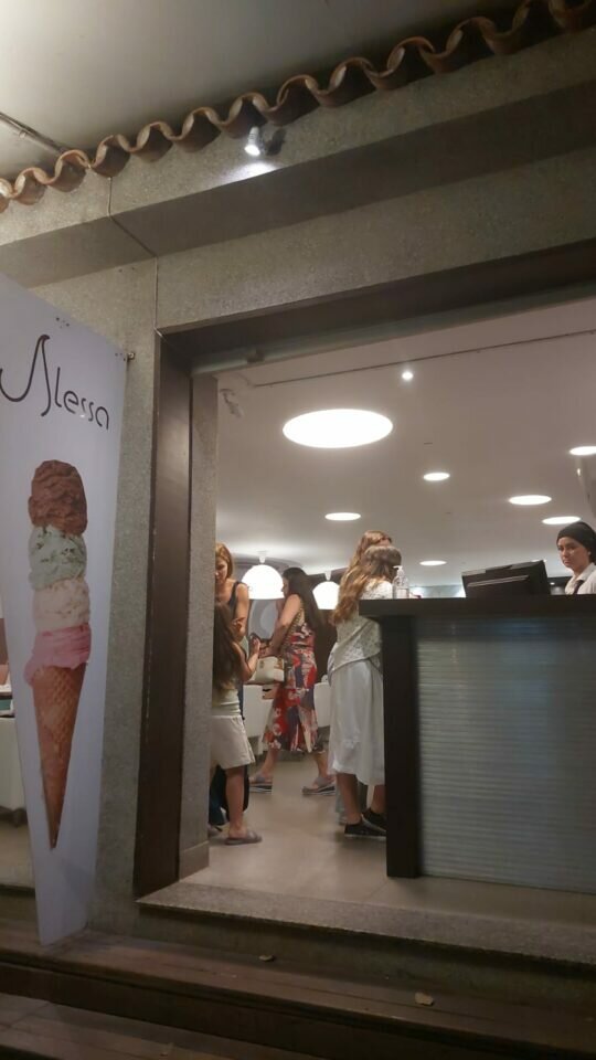GELADARIA INCRÍVEL E MODERNA