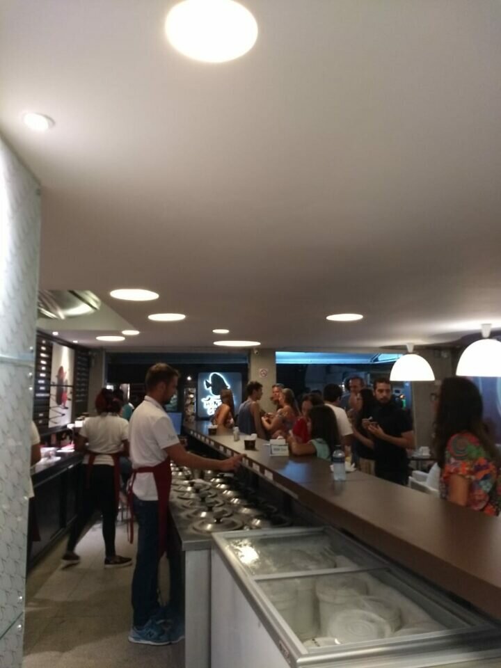 GELADARIA INCRÍVEL E MODERNA