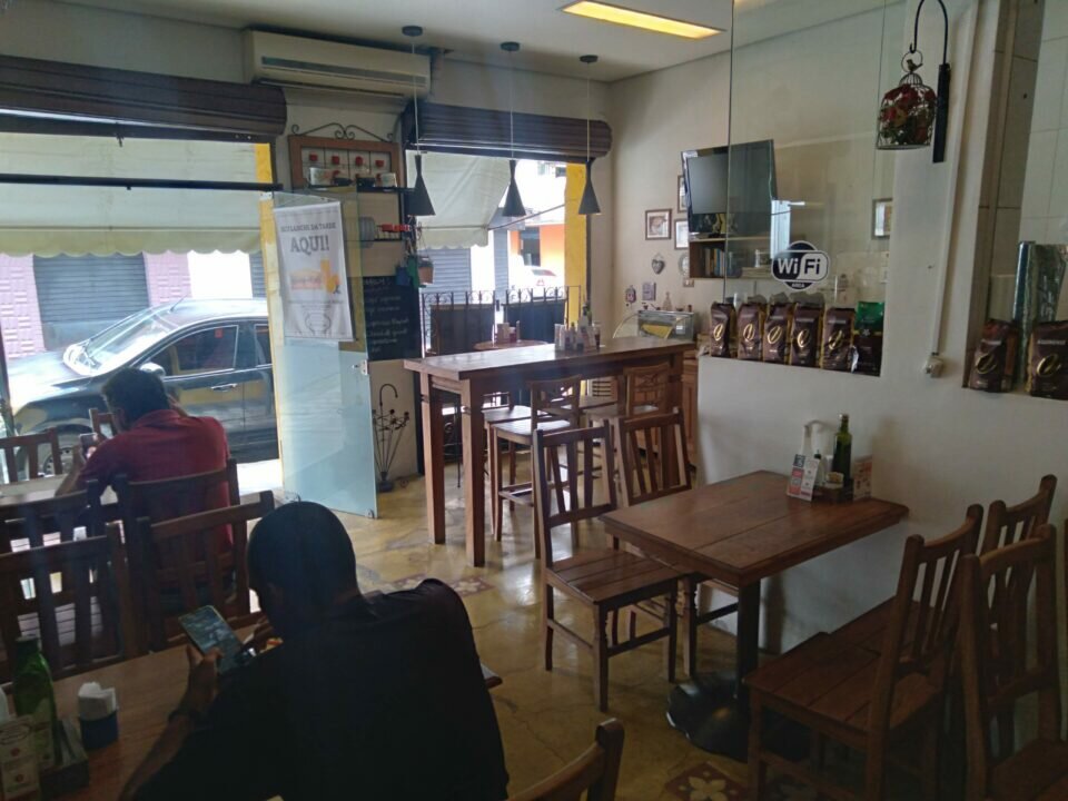 Venda de um Café e Restaurante