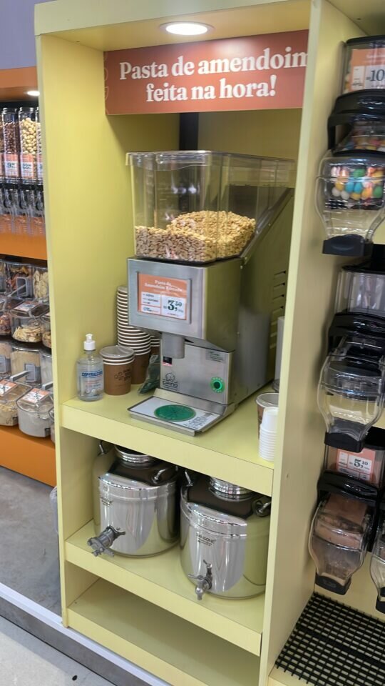 Charmoso Quiosque de Produtos a Granel no Shopping Pátio Paulista