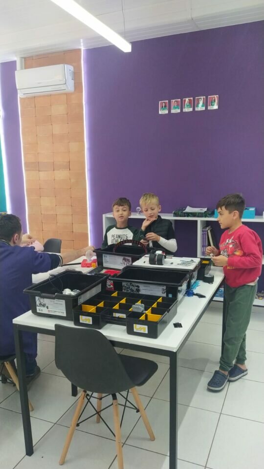 Escola Robótica e Reforço