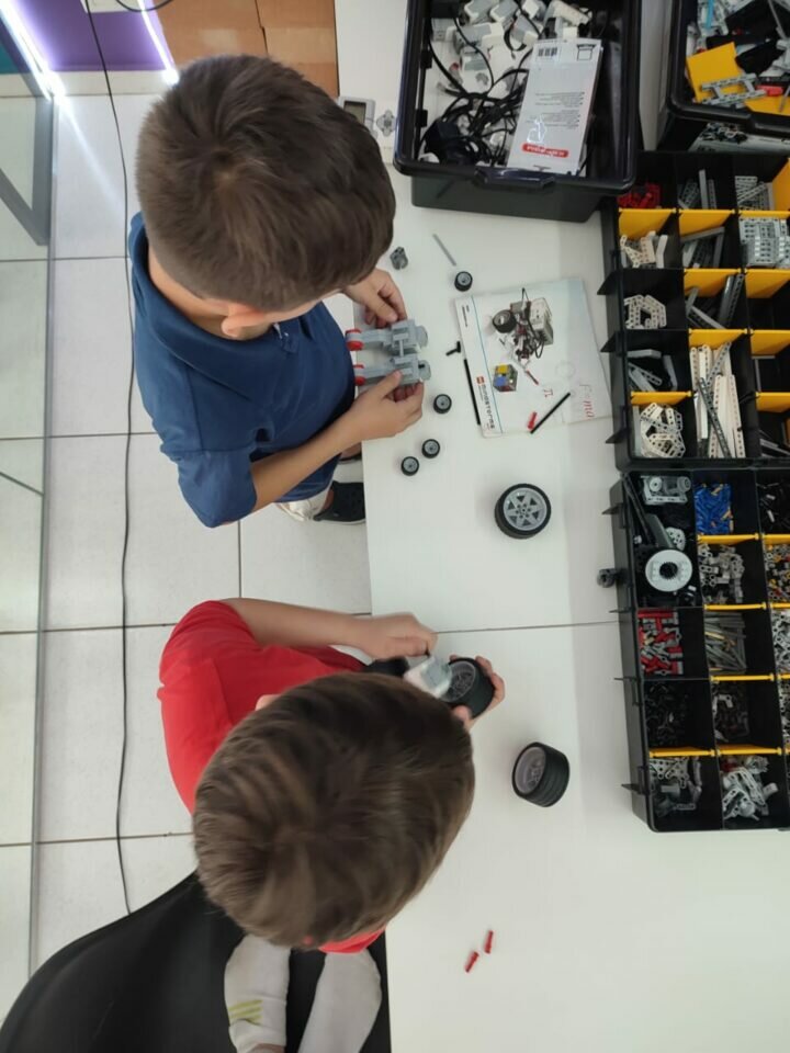 Escola Robótica e Reforço