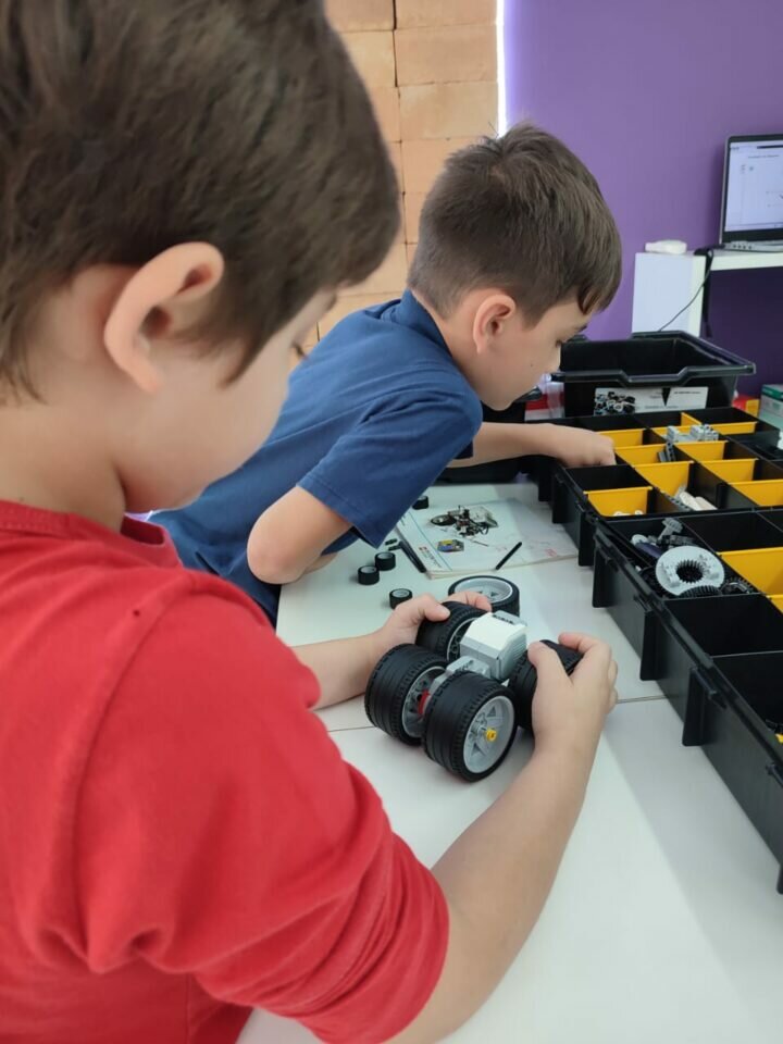 Escola Robótica e Reforço